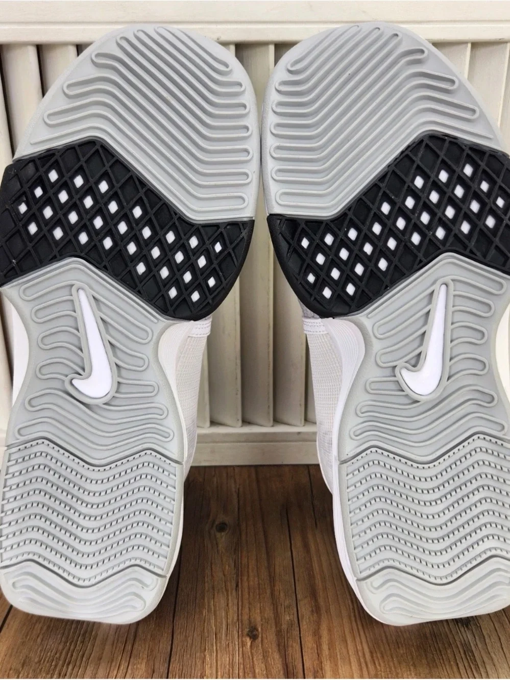 Nike LeBron James Witness VIII 8 White Light Smoke Grey FB2239-100 no lid